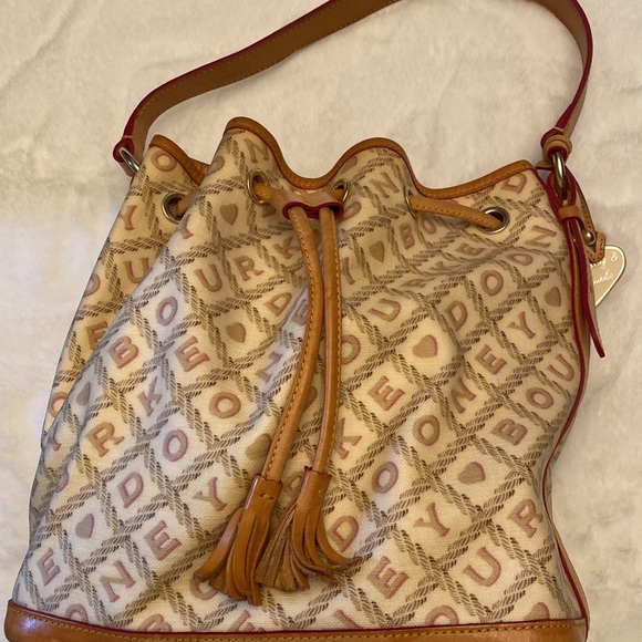 Dooney and Bourke classic hobo bag. Like new - Picture 3 of 6